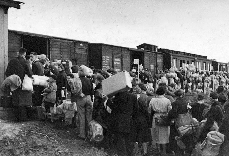 jews on train during holocaust